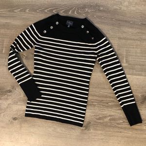 Market and Spruce Sweater Size Small.